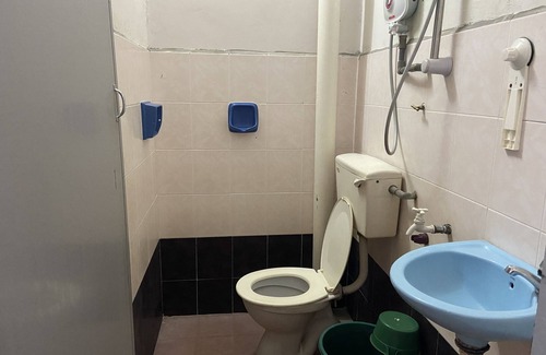 Bandar Bera Hotel | OYO 90885 Bera Pentagon Inn