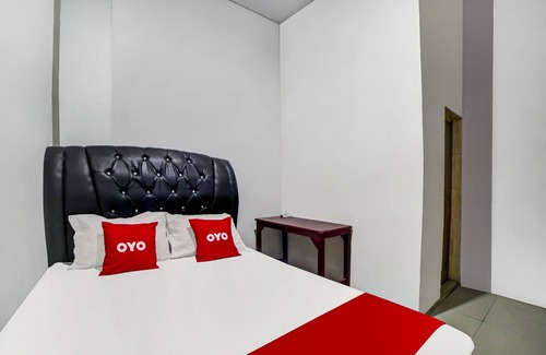 North Labuhanbatu Hotel | OYO 91224 Brayan Guest House