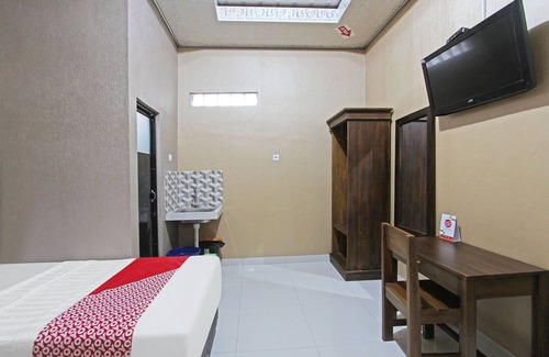 Cilacap Hotel | OYO 91842 Tahesa Guesthouse Syariah