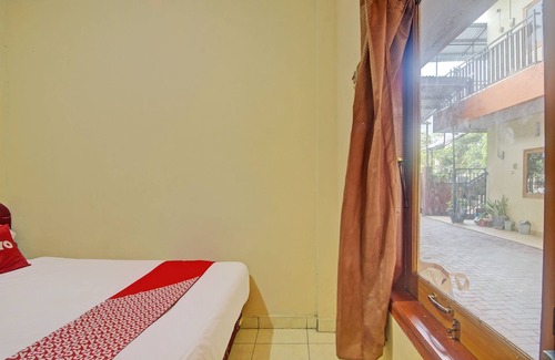 Manado City Centre Hotel | OYO 92964 Kost 99