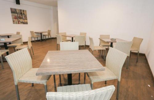 Bekasi Timur Hotel | OYO 94171 Mr Stay Room