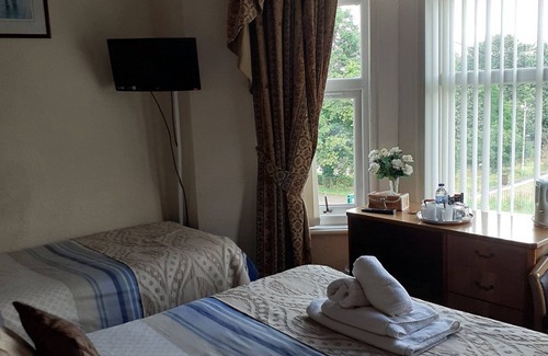 Bangor Hotel | OYO Baytree Lodge