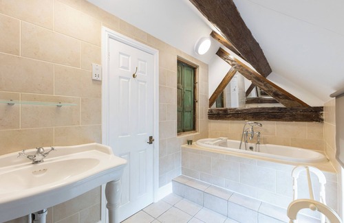 Etwall Hotel | OYO Blenheim House