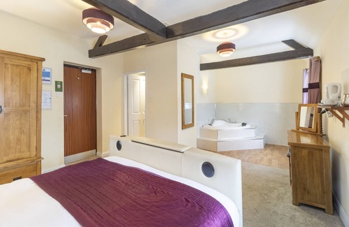 Horsham St Faith House | OYO Elm Farm Country House, Norwich Airport