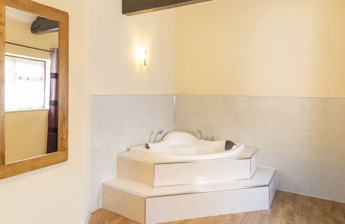 Horsham St Faith House | OYO Elm Farm Country House, Norwich Airport