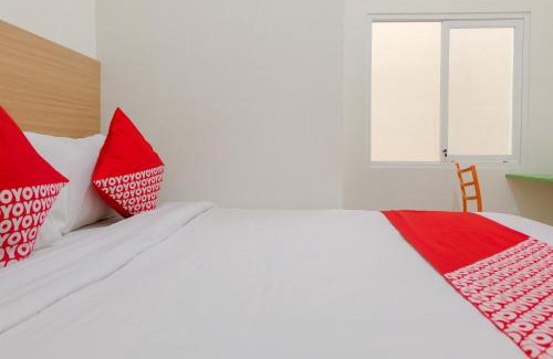 Jember Hotel | OYO Flagship 1603 Antosa Family Residence Silver Key