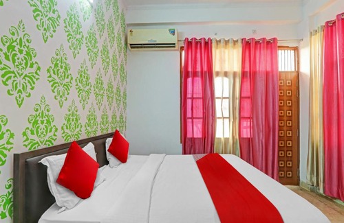 Gomti Nagar Hotel | OYO Flagship 81112 Krishna Villa