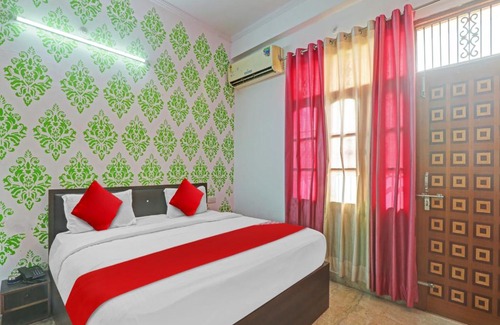 Gomti Nagar Hotel | OYO Flagship 81112 Krishna Villa