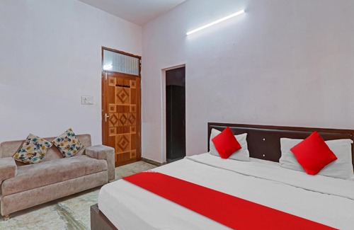 Gomti Nagar Hotel | OYO Flagship 81112 Krishna Villa