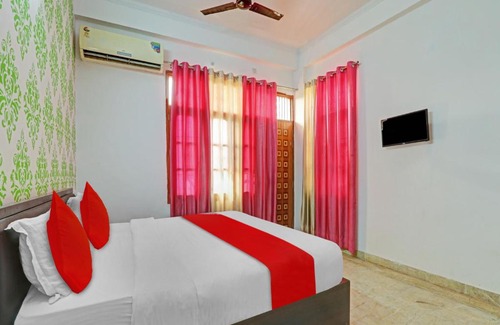 Gomti Nagar Hotel | OYO Flagship 81112 Krishna Villa
