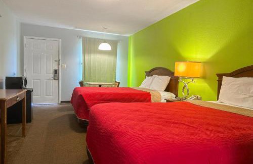 Grayridge Hotel | OYO Hickory House Inn