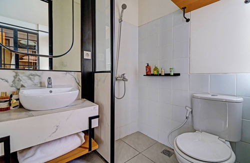 Karawang Hotel | OYO Life 92719 Rolling Hills Residence Karawang