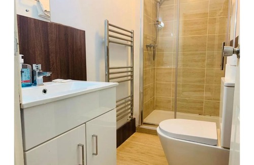 Swindon Hotel | OYO Swandown Hotel
