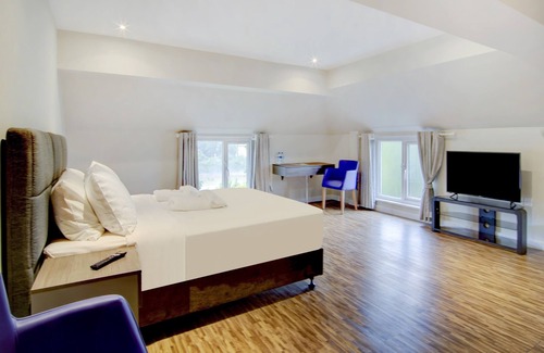 Kennford Hotel | OYO The Gissons Hotel