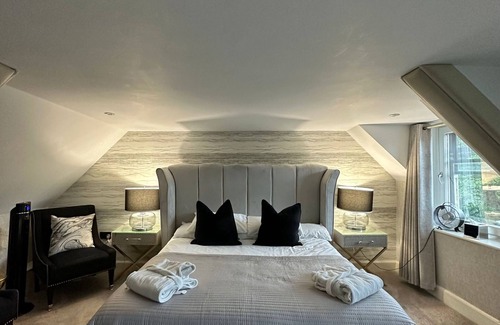 Durham Hotel | OYO The Townhouse