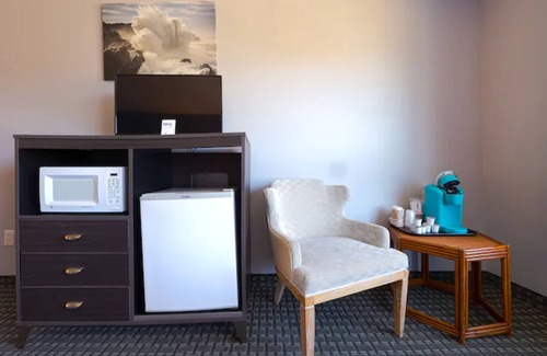 Newport Hotel | OYO Waves Hotel Newport OR - NYE Beach