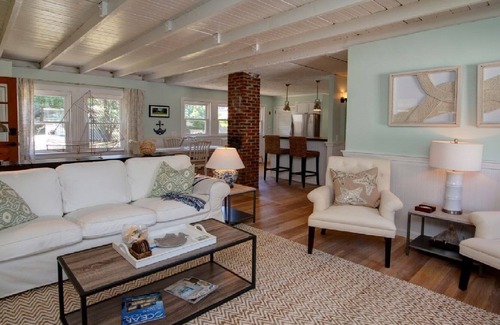 Osterville House | Oyster Villa - Baby Friendly with Beach Pass