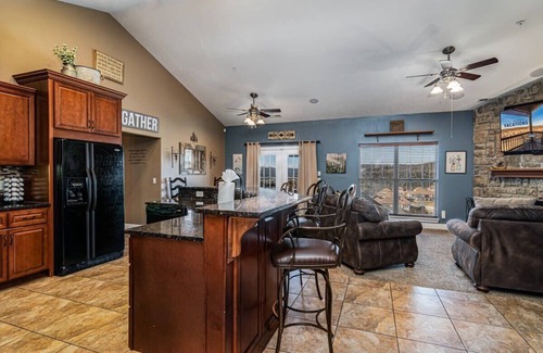 Fieldstone Bluffs House | Ozark Mountain views! Family! Quiet area!