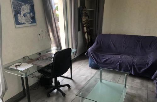 Perols Apartment | Pérols Centre, Studio unique au dessus de notre maison avec grande terrasse