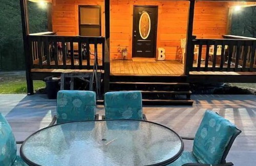 Jamestown Cabin | Pa's Cozy Cabin