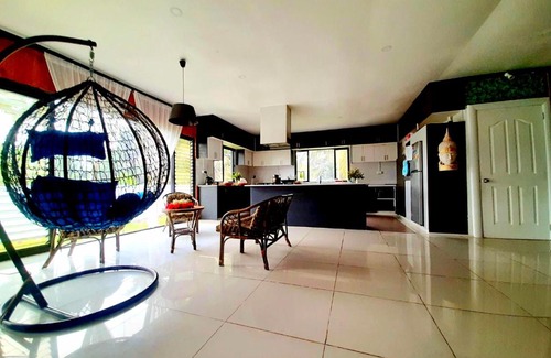 Pacific Harbour House | Pacific Harbor Eco Villa and Shark Dive Accomodations