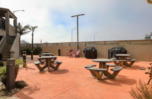 Oceano House | Pacific Plaza #105 Studio - Oyster Outlook - StudioD-King