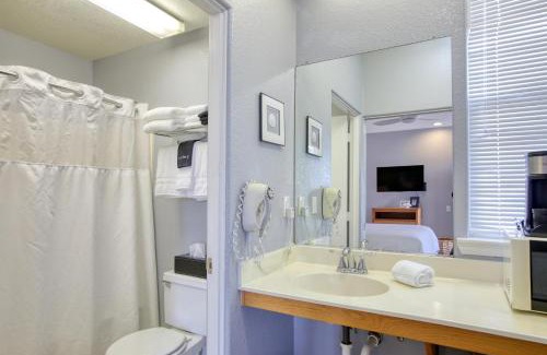 Oceano House | Pacific Plaza #105 Studio - Oyster Outlook - StudioD-King
