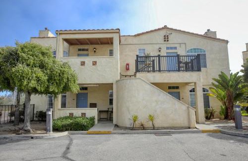 Oceano House | Pacific Plaza #303 - The Shark Shack - StudioD-Q