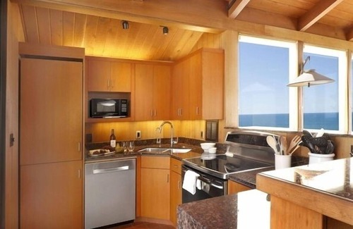 Occidental House | Pacific Sunset is Waiting for You!