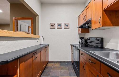 East Kootenay Hotel | Paddlers Inn - Angler's Suite | Close to Lake/Fish