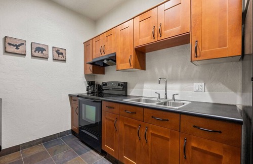 East Kootenay Hotel | Paddlers Inn - Angler's Suite | Close to Lake/Fish