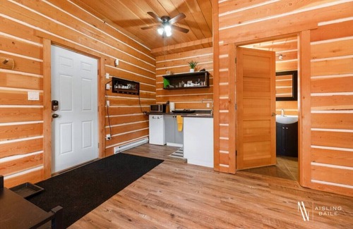 East Kootenay Hotel | Paddlers Inn - Canoe Shop | Rustic | Quaint | Cozy