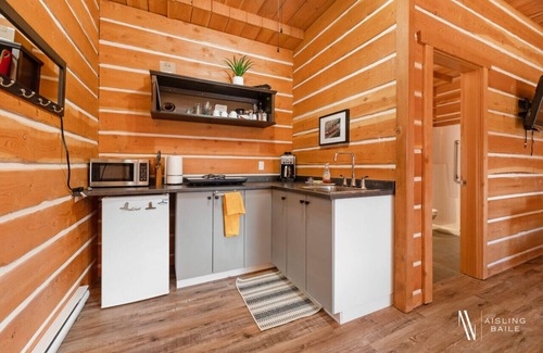 East Kootenay Hotel | Paddlers Inn - Canoe Shop | Rustic | Quaint | Cozy