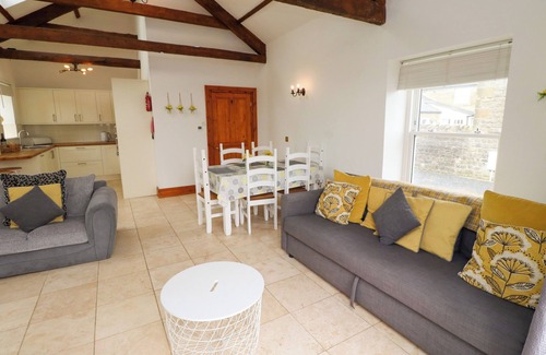 South Charlton Cottage | PADDY'S MOUNT COTTAGE, pet friendly, with a garden in Embleton