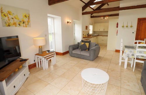 South Charlton Cottage | PADDY'S MOUNT COTTAGE, pet friendly, with a garden in Embleton