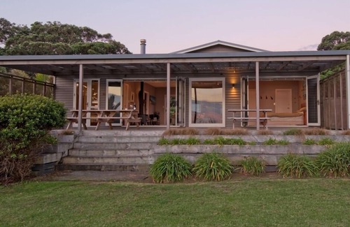 Tryphena House | Pah Bungalow, Tryphenia