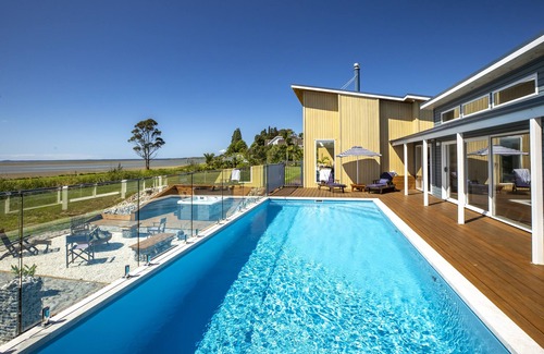 Whakamarama House | Pahoia Beach Waterfront Retreat