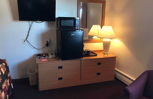 Riverton Hotel | Paintbrush Motel