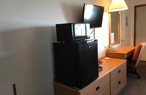 Riverton Hotel | Paintbrush Motel