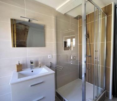 Fleury Apartment | Paisible maison de village avec terrasse