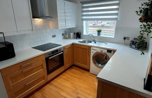 Paisley Apartment | Paisley Panda Flat Central UWS GLA Glasgow Airport