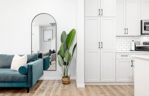Southwest Edmonton House | Paisley. Sleeps 6. Dog Friendly. A/C