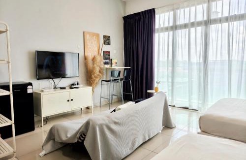 Taman Mount Austin Apartment | Palazio Mount Austin studio with Balcony 4 plus 1pax with TV box 5mins AEON 3a06