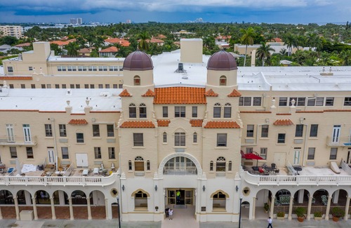 Palm Beach - West Palm Beach Apartment | 🏝Palm Beach Island Condo-Hotel Room Walk to Beach 🏖