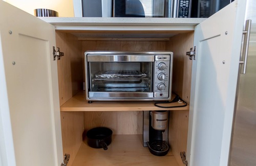 Palm Beach - West Palm Beach Condo | 🏝Palm Beach Island Condo-Hotel, King Corner Studio Close to Beach 24/7 Desk🏖