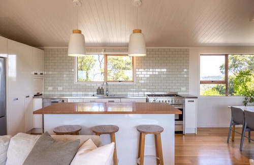 Palm Beach House | Palm Beach Panorama - perfect family holiday house with spa pool!
