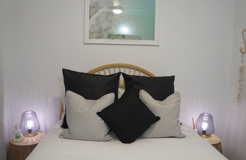 Bargara Apartment | Palm Breeze - 4 bedroom - Walk to the Ocean