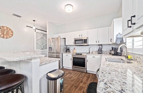 Palm Harbor House | Palm Harbor Retreat! Heated Pool, Game Room, Bikes, Kayaks & Near Beaches – Perfect Family Getaways!