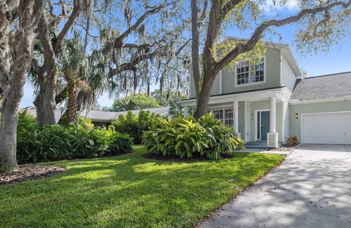 Palm Harbor House | Palm Harbor Retreat! Heated Pool, Game Room, Bikes, Kayaks & Near Beaches – Perfect Family Getaways!