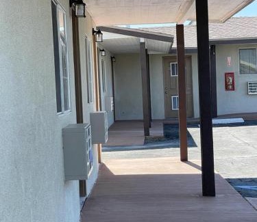 Mojave Hotel | Palm Inn